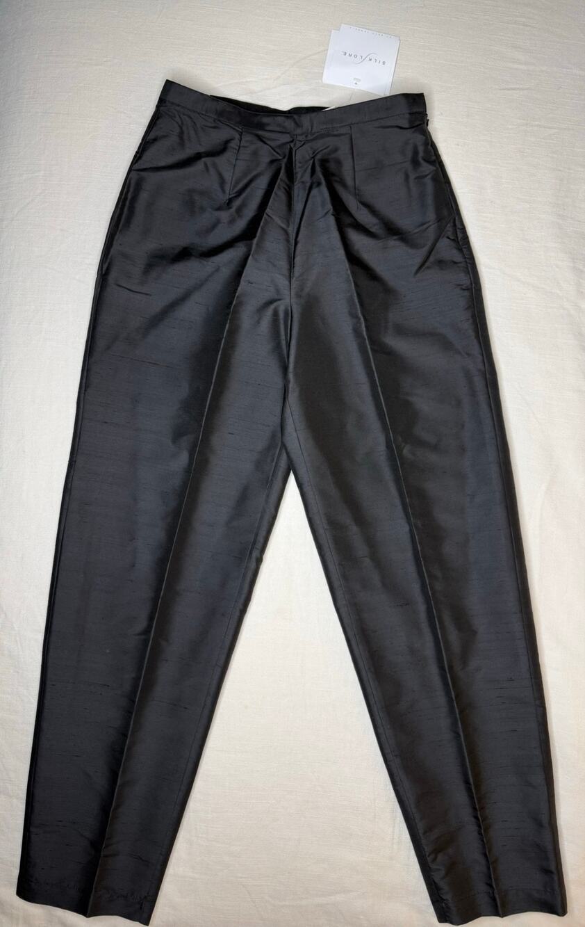 Silk Lore by Beth Terrell 100% Silk Pleated Trousers Tapered Pants Black 
Size 6